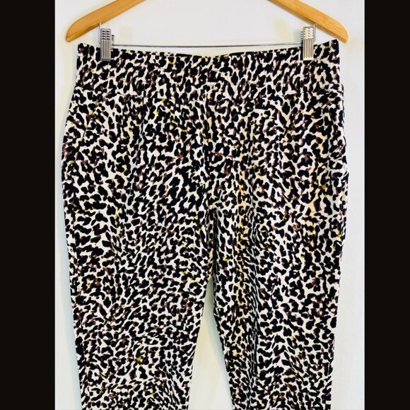 Cabi Leopard Print Joggers - Size M - Picture 8 of 9
